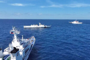 Philippine-Coast-Guard-Chinese-Coast-Guard-South-China-Sea1